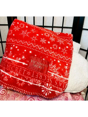 Victoria Secret 60X50 Sherpa Throw